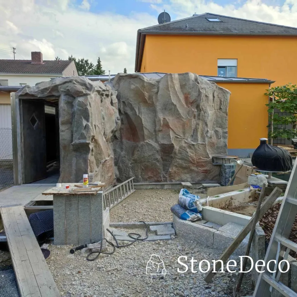 Schowek ogrodowy w skale - Ingolstadt - widok dekoracji