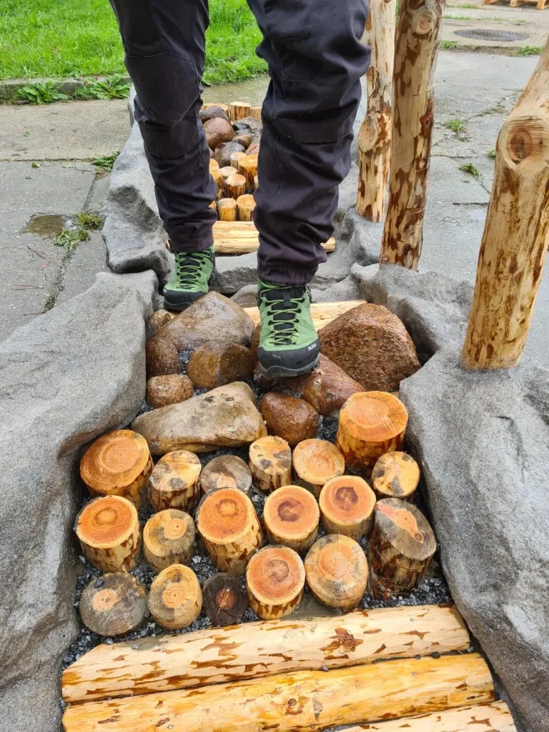 Teststrecke für Bergschuhe – Ansicht der Dekoration