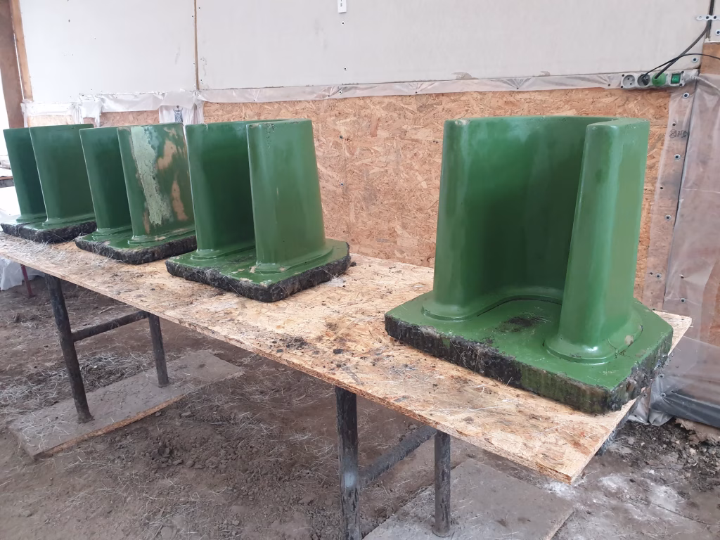 Forma silikonowa stosowana do odlewów z żywicy syntetycznej w warsztacie StoneDeco