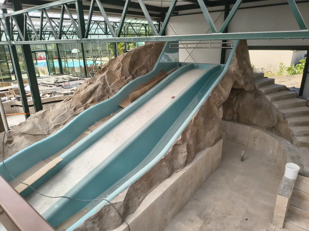 Dekoracje przy atrakcjach wodnych - przykład wykonania StoneDeco