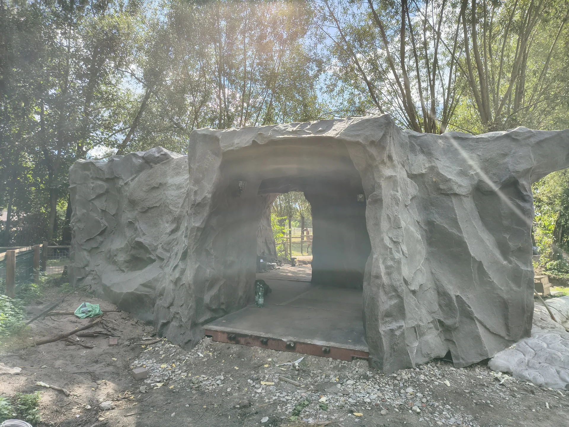 Sztuczne skały 1 Jaskinia przy wodnym placu zabaw w Niemczech, ok. 200 m² skał